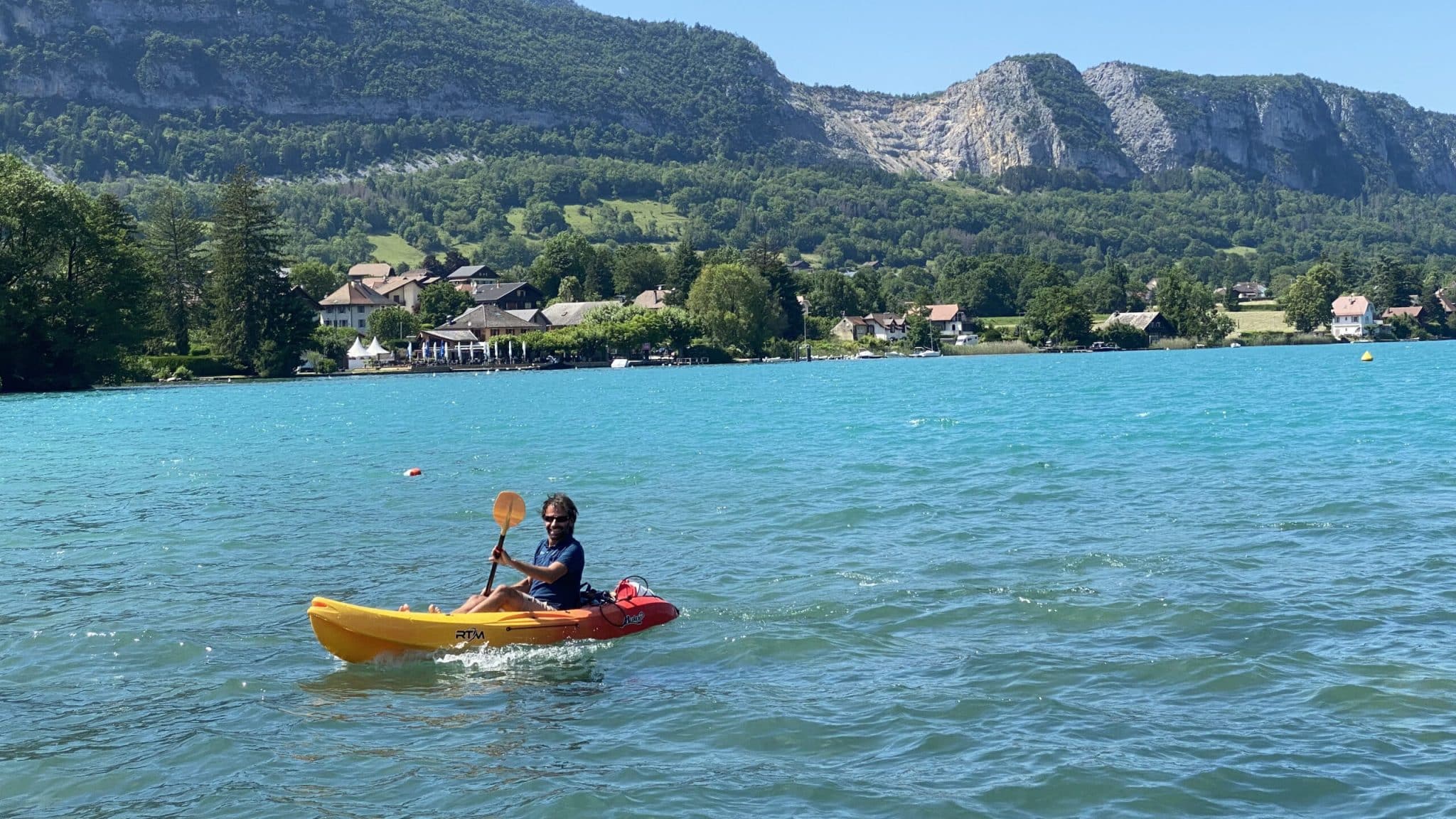Benjamin explore les Sources du lac d'Annecy en mode sport et écologie
