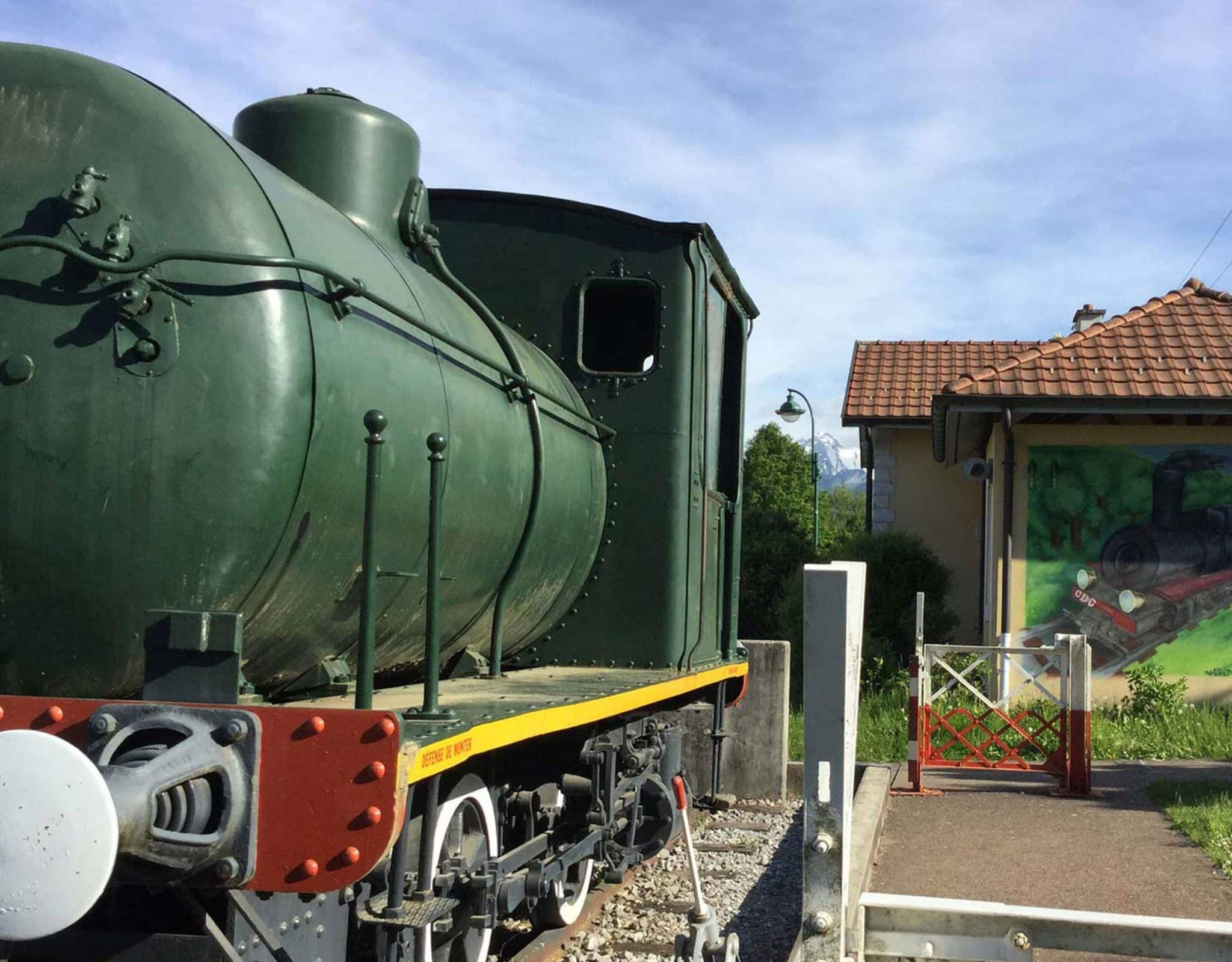 Locomotive sur la piste cyclable